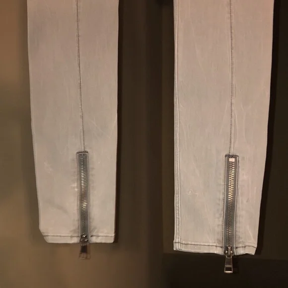 Burberry Brit Bexton Skinny Leg Jeans, Size 28. - Picture 7 of 16